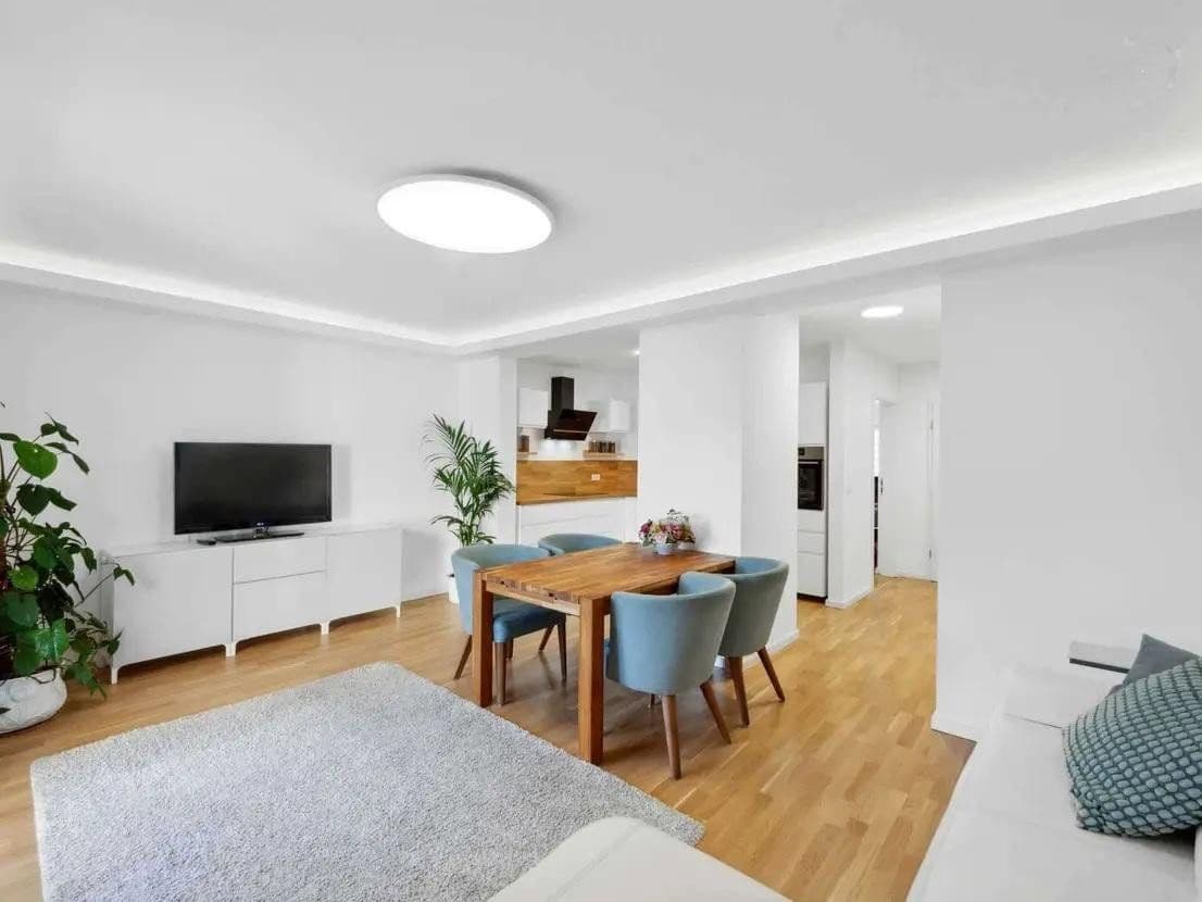 Predaj domu 253 m², pozemek 249 m², Kahl am Main, Bavorsko Predaj domu 253 m², pozemek 249 m², Kahl am Main, Bavorsko