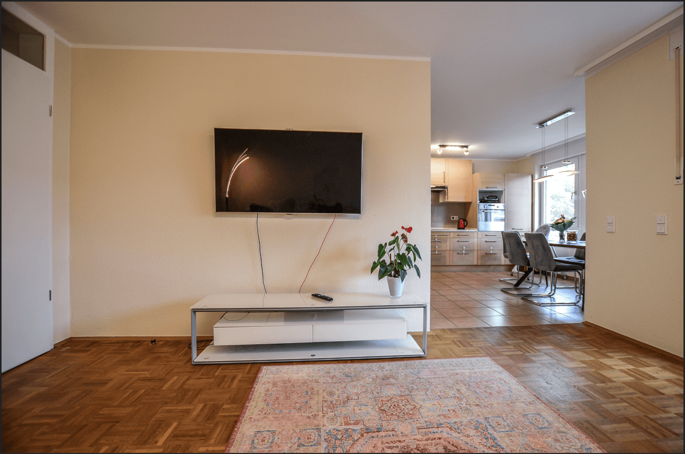 Prenájom bytu 3-izbový 75 m², Deutz-Mülheimer Str. 262B, Köln, Severné Porýnie - Westfálsko Prenájom bytu 3-izbový 75 m², Deutz-Mülheimer Str. 262B, Köln, Severné Porýnie - Westfálsko