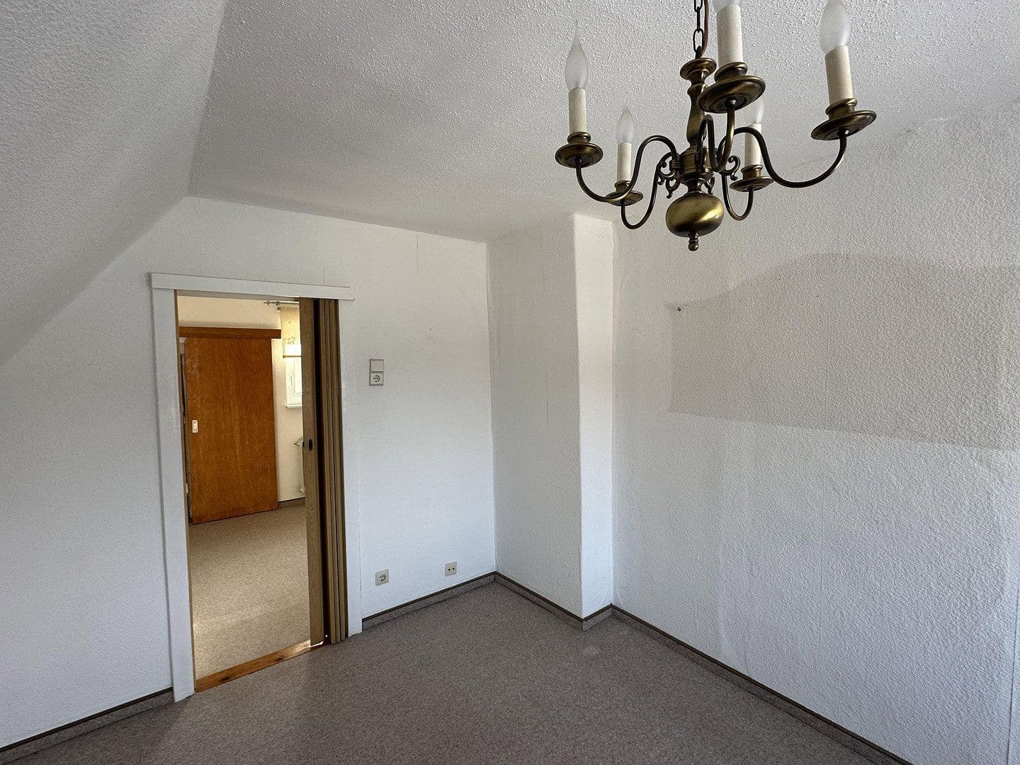 Predaj domu 110 m², pozemek 2.023 m², Kiel, Šlezvicko-Holštajnsko Predaj domu 110 m², pozemek 2.023 m², Kiel, Šlezvicko-Holštajnsko