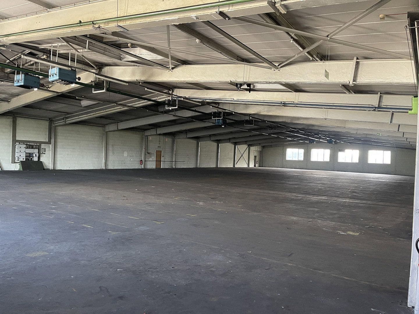 Prenájom nebytového priestoru 5.830 m², Im Gewerbepark 1, Hunderdorf, Bavorsko Prenájom nebytového priestoru 5.830 m², Im Gewerbepark 1, Hunderdorf, Bavorsko