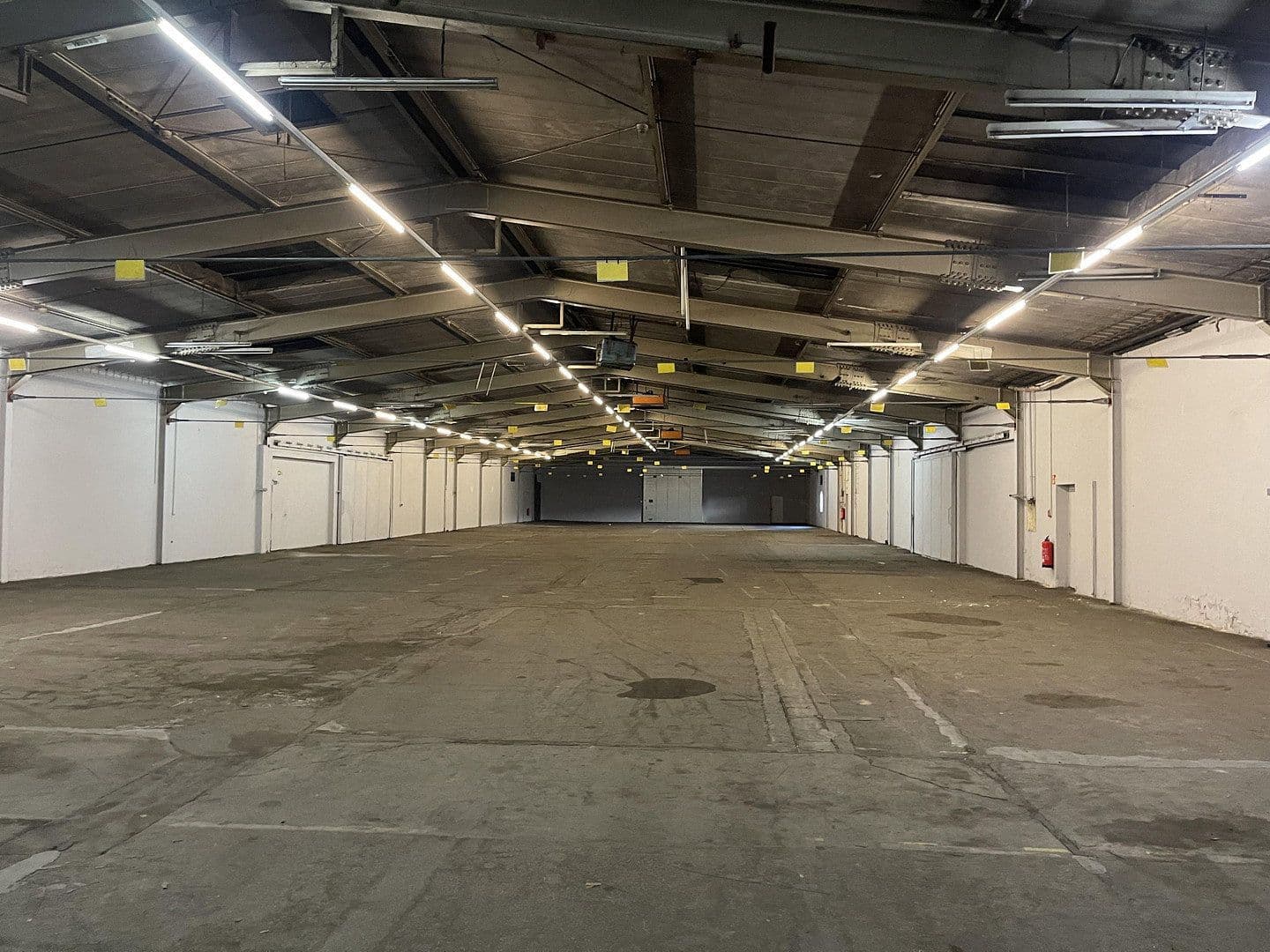 Prenájom nebytového priestoru 5.830 m², Im Gewerbepark 1, Hunderdorf, Bavorsko Prenájom nebytového priestoru 5.830 m², Im Gewerbepark 1, Hunderdorf, Bavorsko