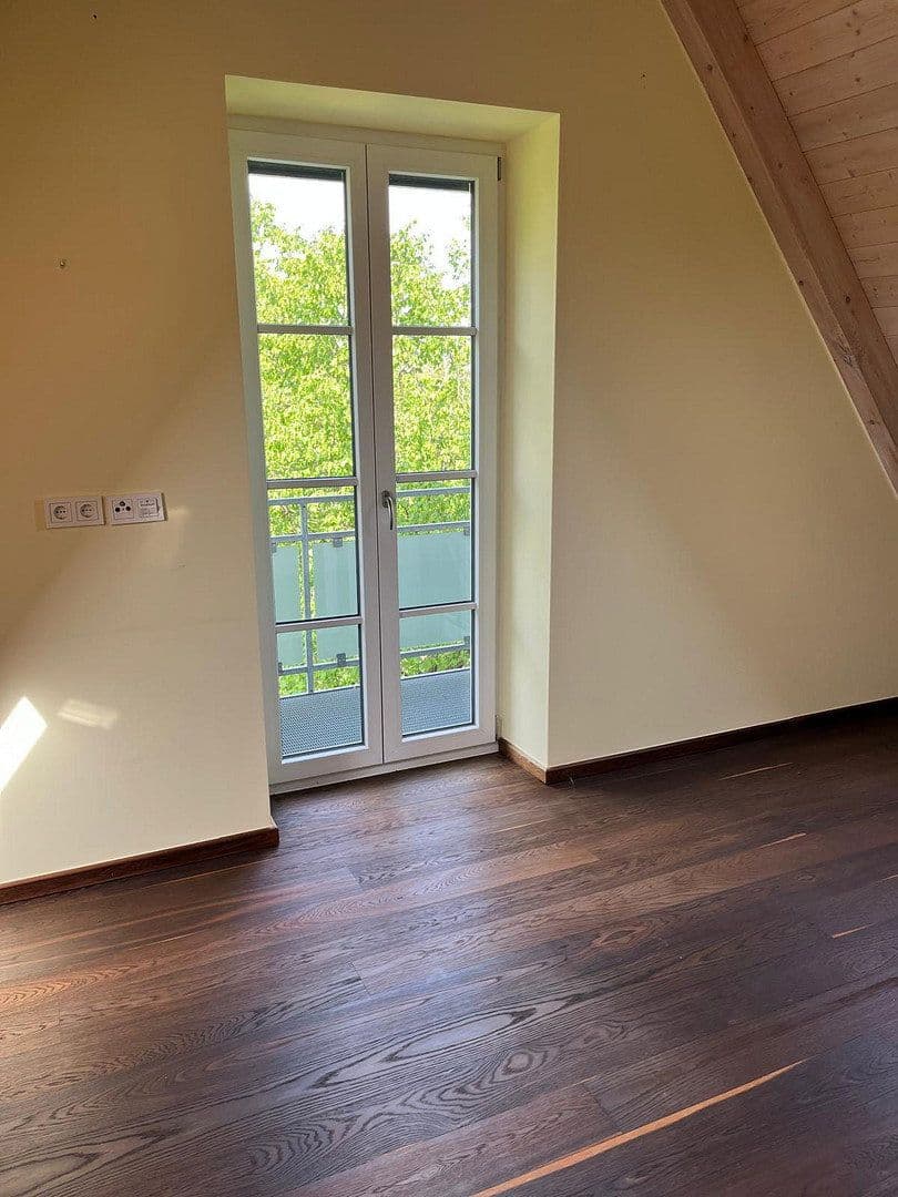 Prenájom bytu 5-izbový 141 m², München, Bavorsko Prenájom bytu 5-izbový 141 m², München, Bavorsko