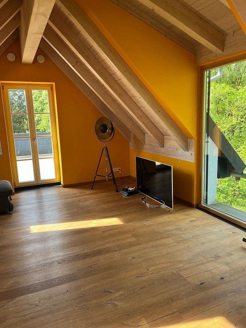 Prenájom bytu 5-izbový 141 m², München, Bavorsko Prenájom bytu 5-izbový 141 m², München, Bavorsko