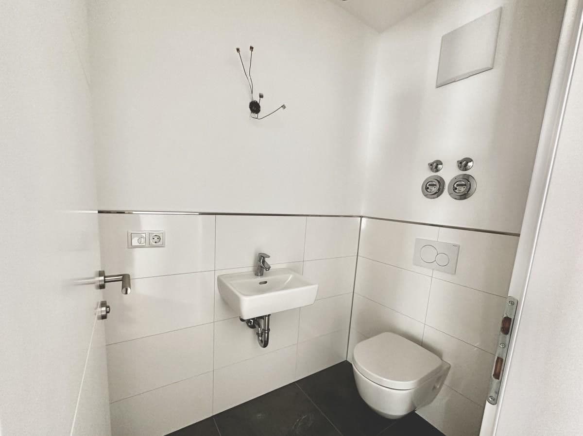 Prenájom bytu 4-izbový 121 m², Kieselbronn, Bádensko-Wurttembersko Prenájom bytu 4-izbový 121 m², Kieselbronn, Bádensko-Wurttembersko
