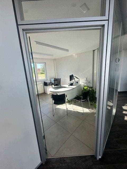 Prenájom kancelárie 361 m², Achern, Bádensko-Wurttembersko Prenájom kancelárie 361 m², Achern, Bádensko-Wurttembersko