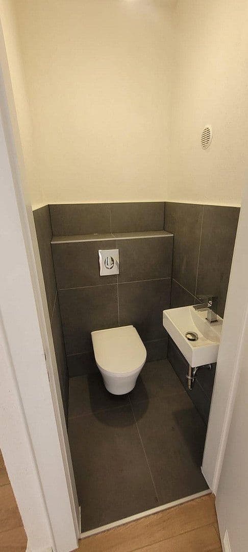 Prenájom bytu 5-izbový 112 m², Neumärker Straße 7, Helmstedt, Dolné Sasko Prenájom bytu 5-izbový 112 m², Neumärker Straße 7, Helmstedt, Dolné Sasko