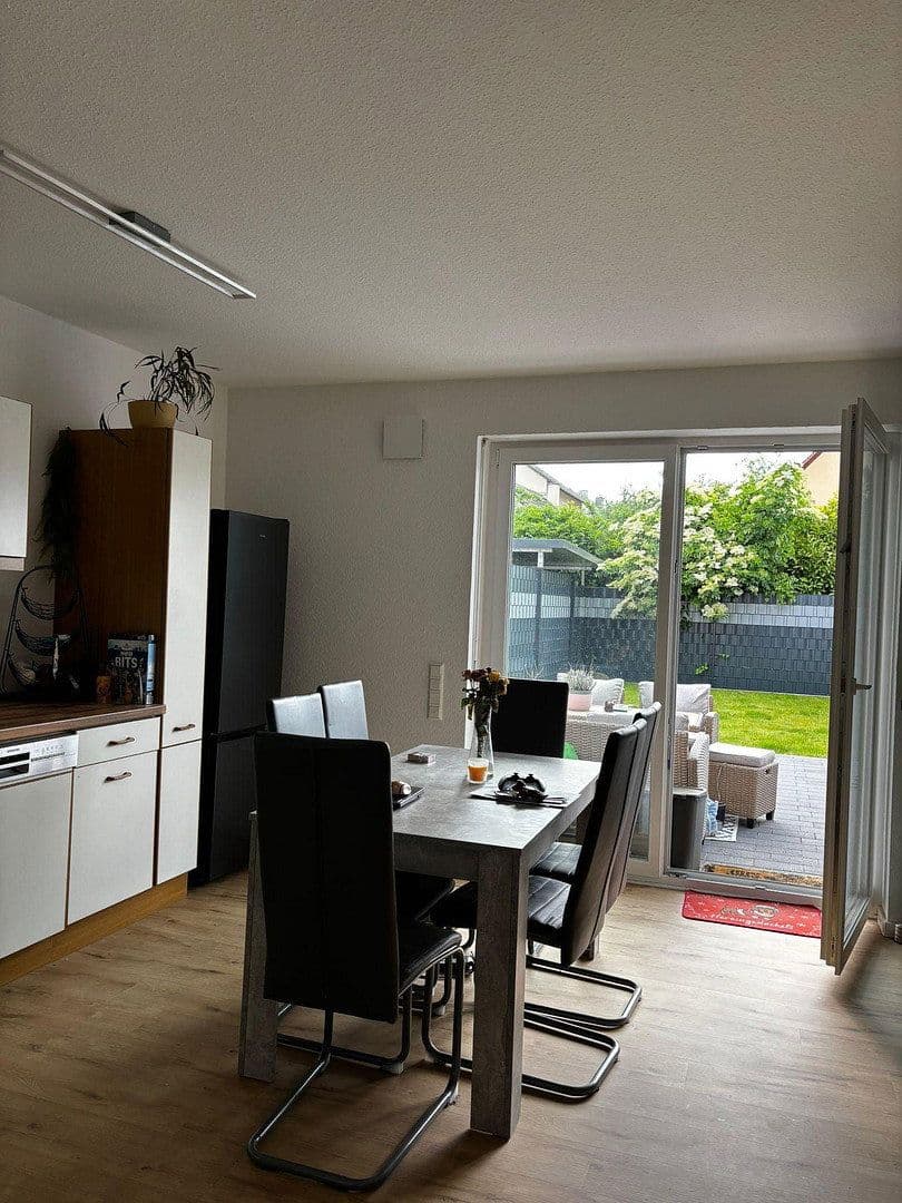 Prenájom bytu 2-izbový 65 m², Kronau, Bádensko-Wurttembersko Prenájom bytu 2-izbový 65 m², Kronau, Bádensko-Wurttembersko