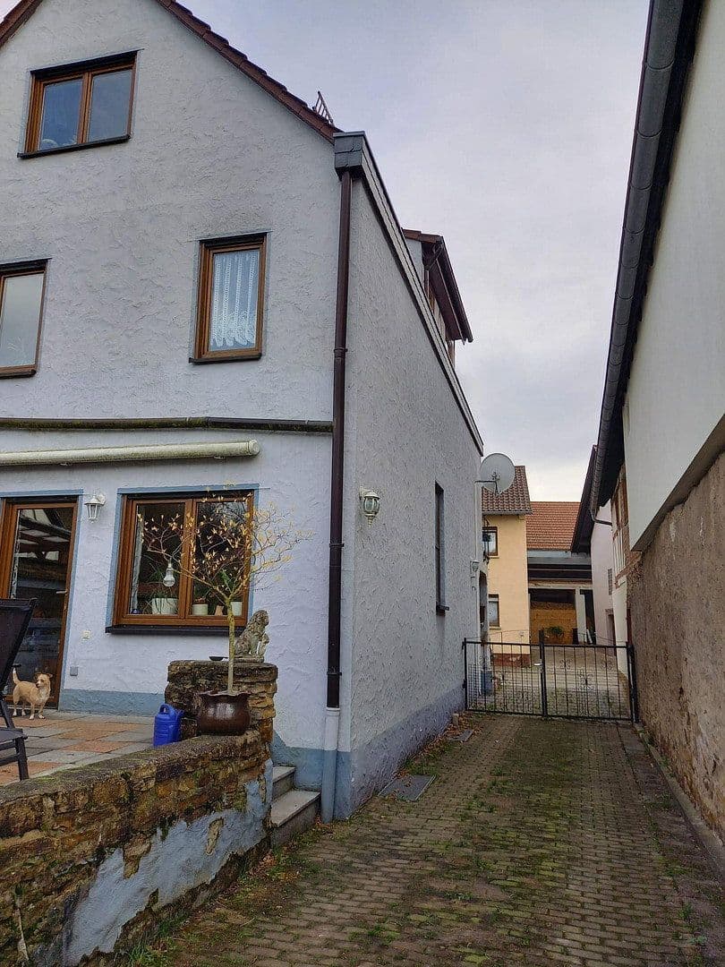 Predaj domu 220 m², pozemek 747 m², Bretten, Bádensko-Wurttembersko Predaj domu 220 m², pozemek 747 m², Bretten, Bádensko-Wurttembersko