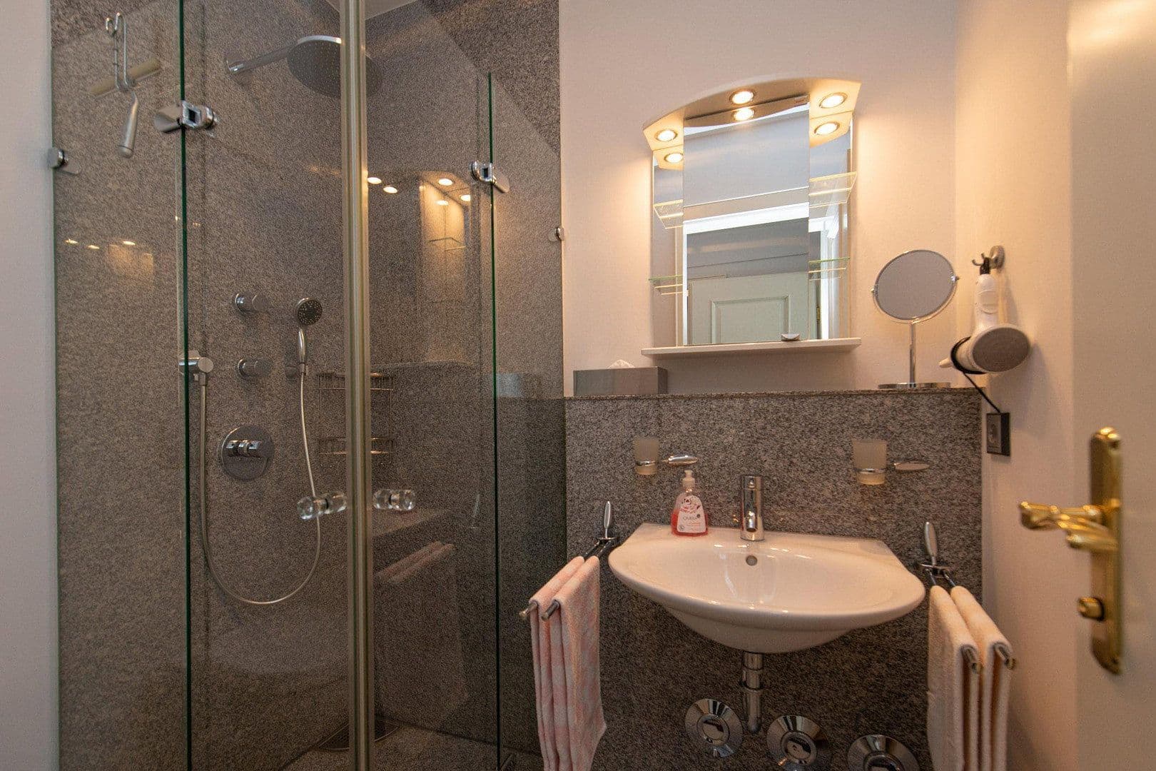 Prenájom domu 60 m², pozemek 6.000 m², Hermagor, Korutánsko Prenájom domu 60 m², pozemek 6.000 m², Hermagor, Korutánsko