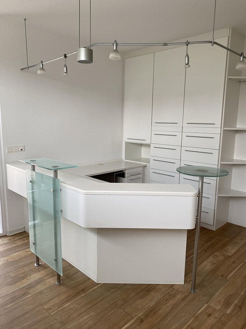 Prenájom kancelárie 120 m², Stockstadt am Rhein, Hesensko Prenájom kancelárie 120 m², Stockstadt am Rhein, Hesensko