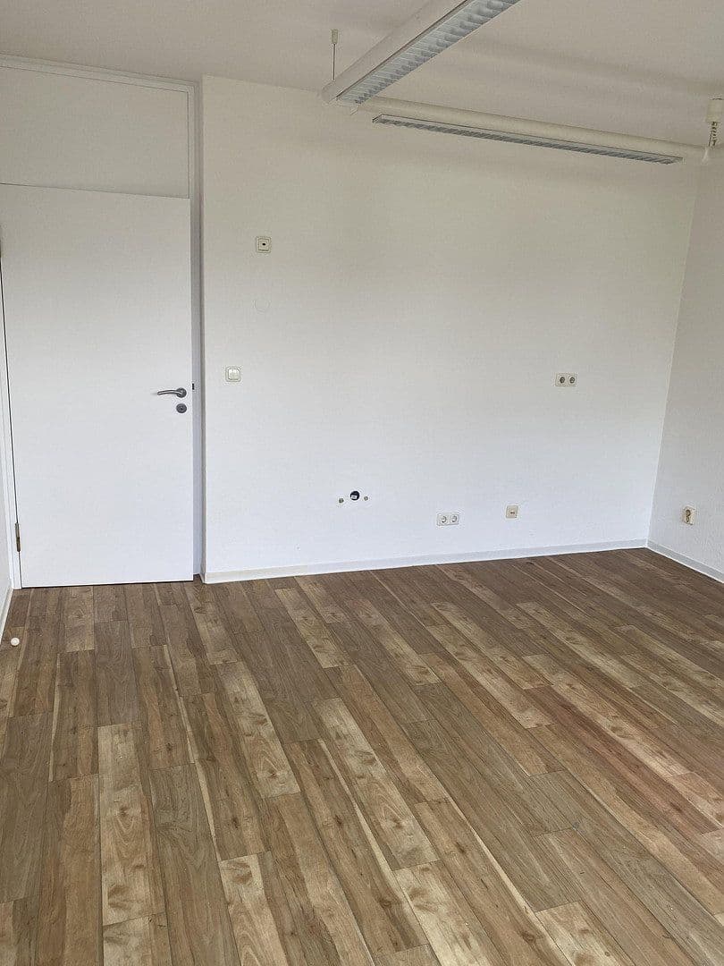 Prenájom kancelárie 120 m², Stockstadt am Rhein, Hesensko Prenájom kancelárie 120 m², Stockstadt am Rhein, Hesensko