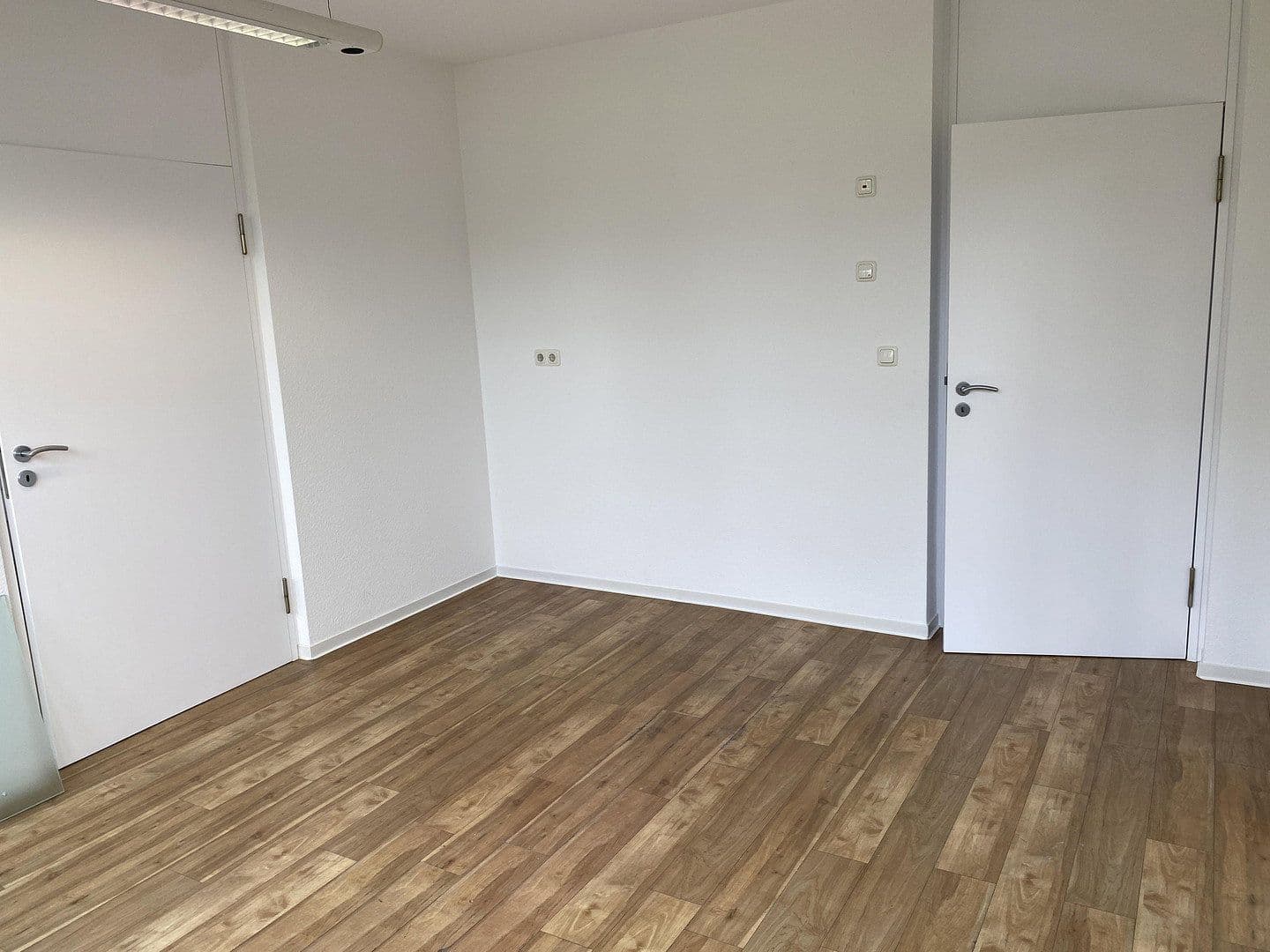 Prenájom kancelárie 120 m², Stockstadt am Rhein, Hesensko Prenájom kancelárie 120 m², Stockstadt am Rhein, Hesensko