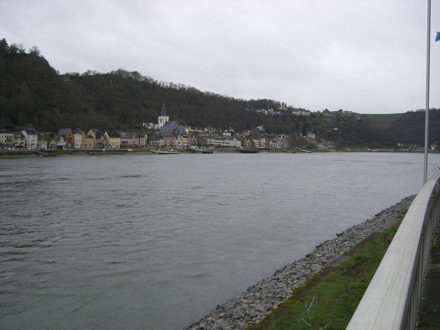 Predaj domu 145 m², pozemek 220 m², Rheinstrasse 28, Sankt Goarshausen, Porýnie-Falcko Predaj domu 145 m², pozemek 220 m², Rheinstrasse 28, Sankt Goarshausen, Porýnie-Falcko
