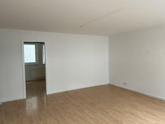 Prenájom bytu 2-izbový 56 m², Eningen unter Achalm, Bádensko-Wurttembersko Prenájom bytu 2-izbový 56 m², Eningen unter Achalm, Bádensko-Wurttembersko