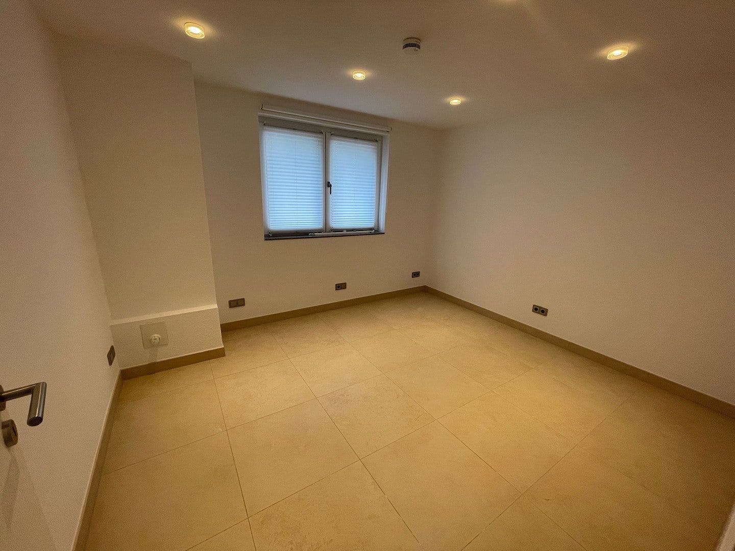 Prenájom bytu 4-izbový 100 m², Hannover, Dolné Sasko Prenájom bytu 4-izbový 100 m², Hannover, Dolné Sasko