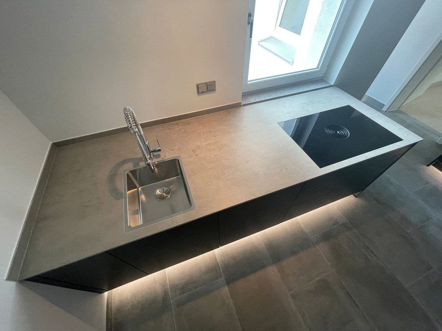 Prenájom bytu 4-izbový 100 m², Hannover, Dolné Sasko Prenájom bytu 4-izbový 100 m², Hannover, Dolné Sasko