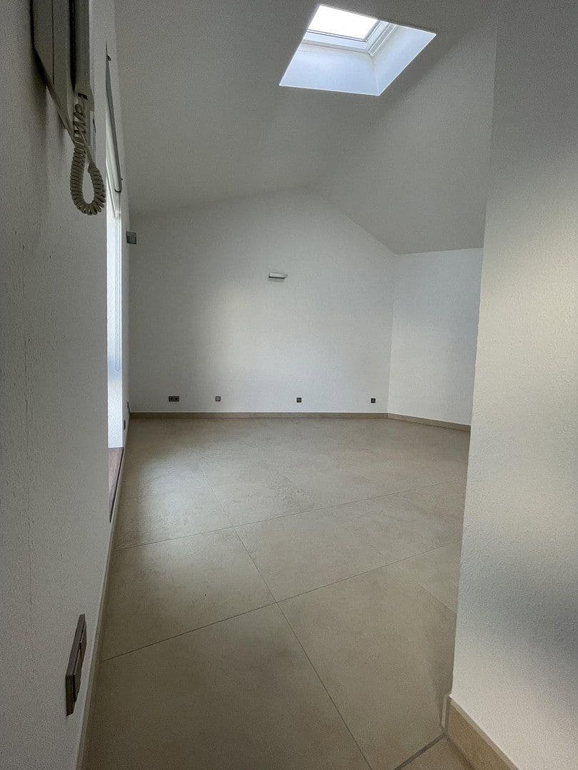 Prenájom bytu 4-izbový 100 m², Hannover, Dolné Sasko Prenájom bytu 4-izbový 100 m², Hannover, Dolné Sasko