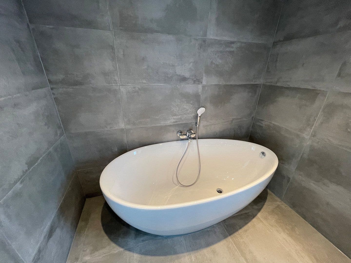 Prenájom bytu 4-izbový 100 m², Hannover, Dolné Sasko Prenájom bytu 4-izbový 100 m², Hannover, Dolné Sasko