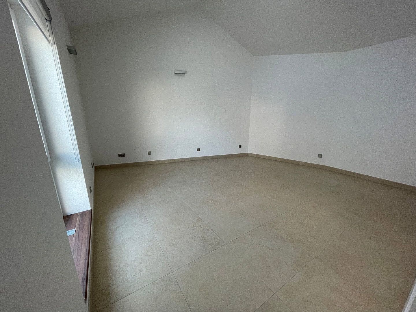 Prenájom bytu 4-izbový 100 m², Hannover, Dolné Sasko Prenájom bytu 4-izbový 100 m², Hannover, Dolné Sasko