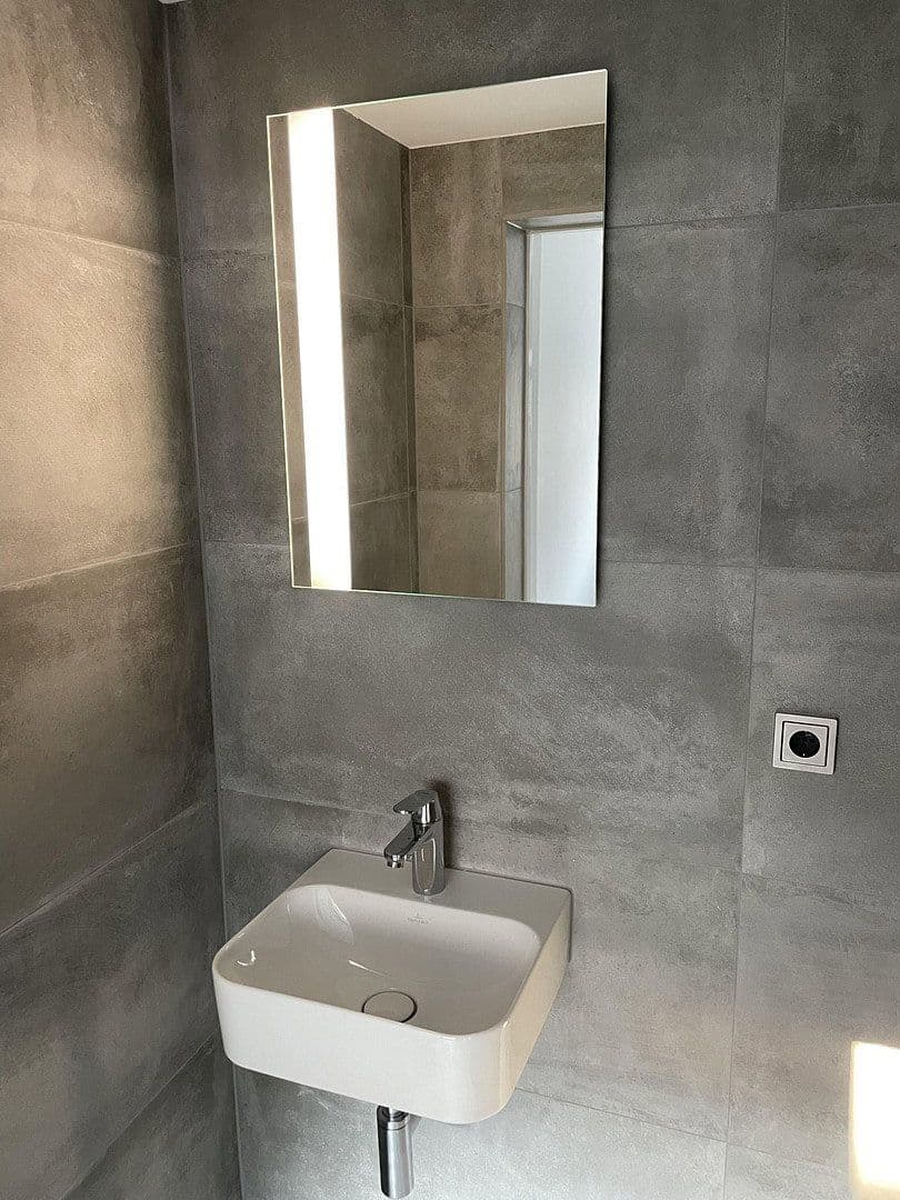 Prenájom bytu 4-izbový 100 m², Hannover, Dolné Sasko Prenájom bytu 4-izbový 100 m², Hannover, Dolné Sasko