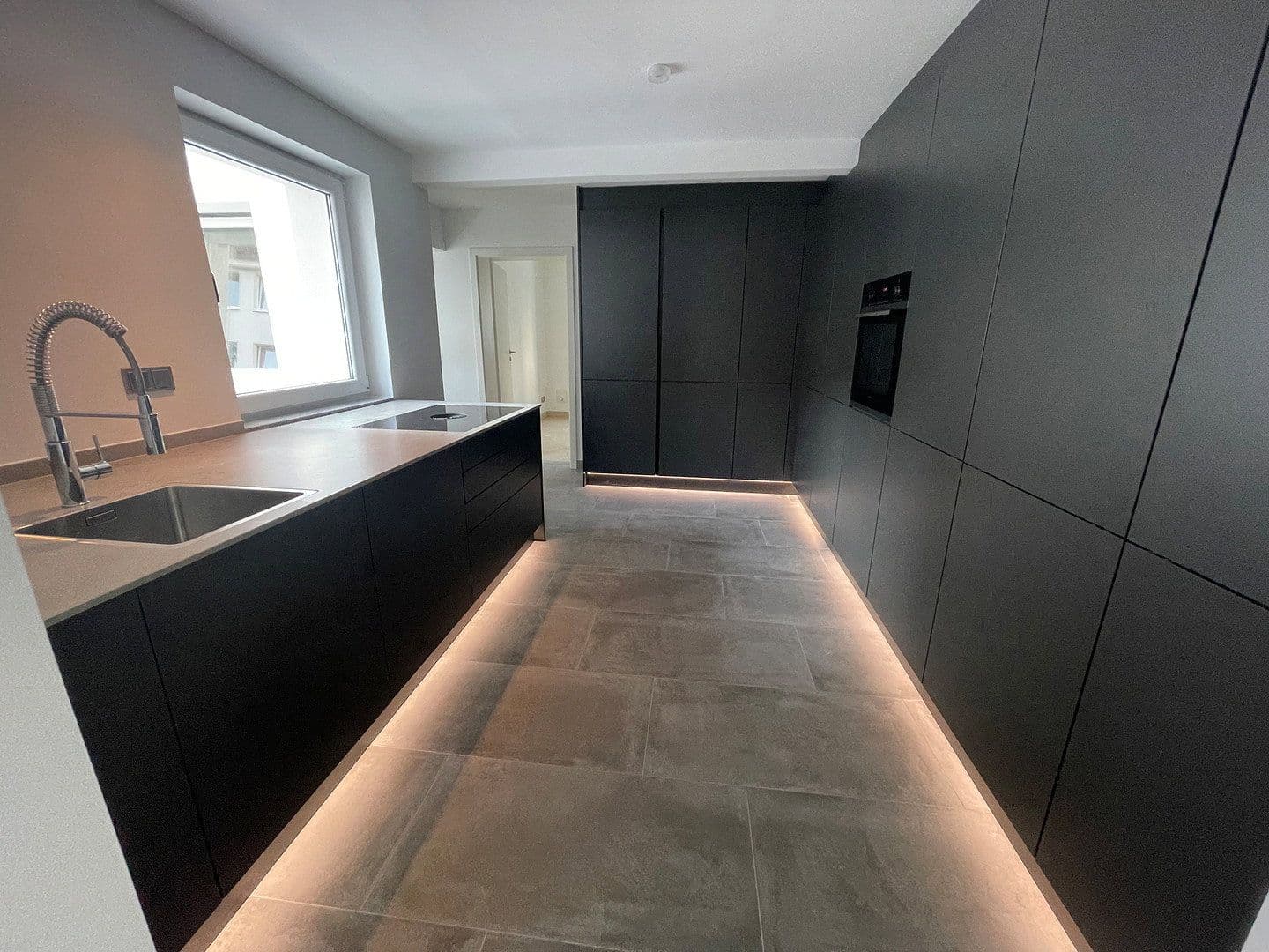 Prenájom bytu 4-izbový 100 m², Hannover, Dolné Sasko Prenájom bytu 4-izbový 100 m², Hannover, Dolné Sasko