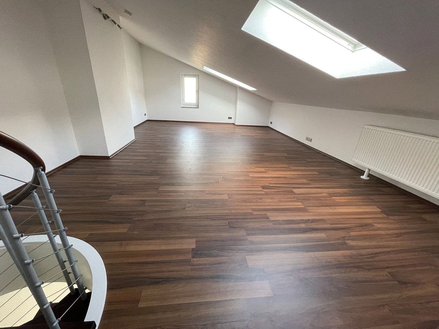 Prenájom bytu 4-izbový 100 m², Hannover, Dolné Sasko Prenájom bytu 4-izbový 100 m², Hannover, Dolné Sasko