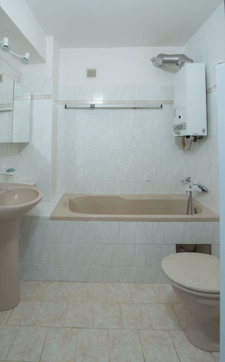 Prenájom bytu 4-izbový 104 m², Nad Palatou, Praha, Praha Prenájom bytu 4-izbový 104 m², Nad Palatou, Praha, Praha
