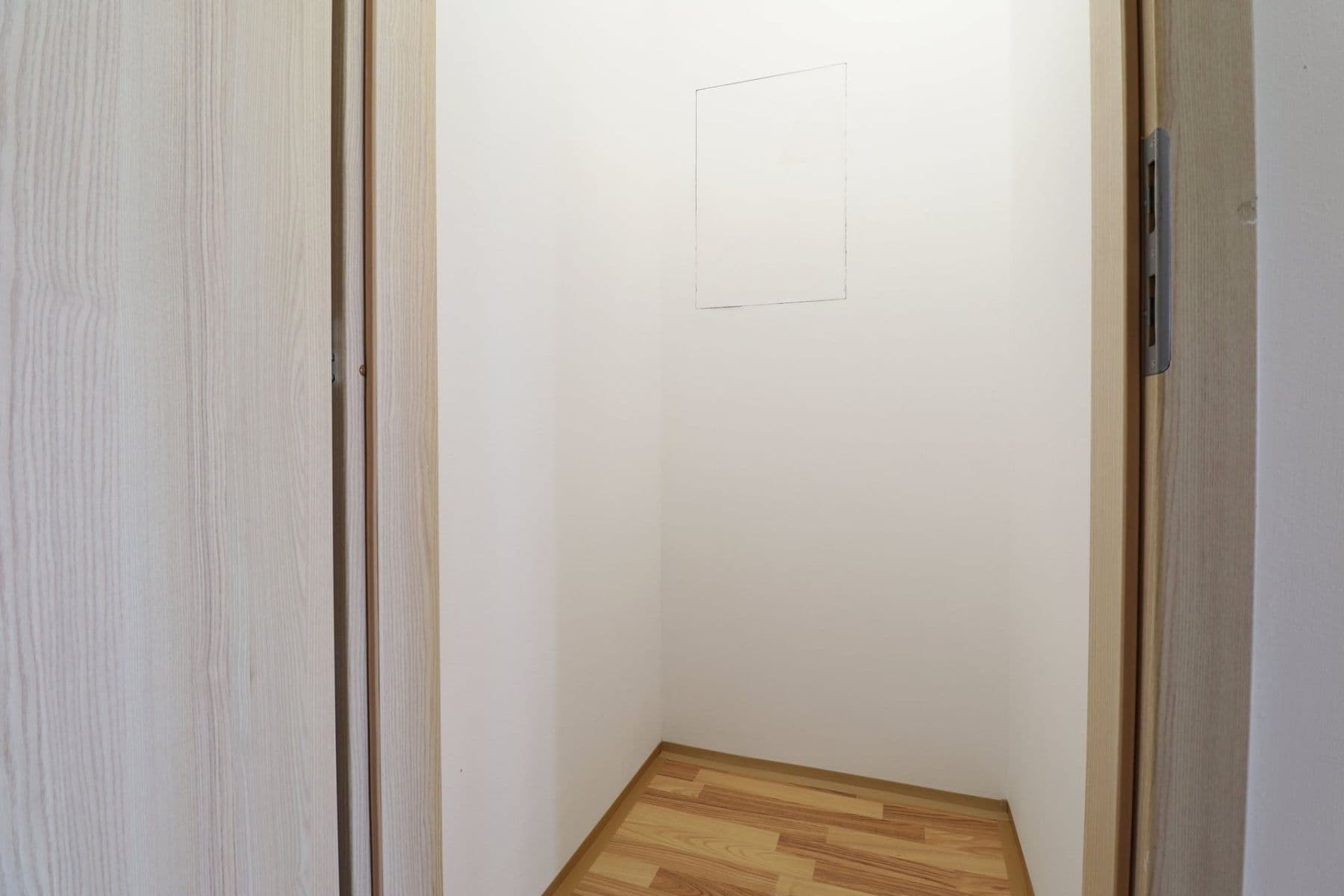 Prenájom bytu 1-izbový 33 m², Freyova, Praha, Praha Prenájom bytu 1-izbový 33 m², Freyova, Praha, Praha