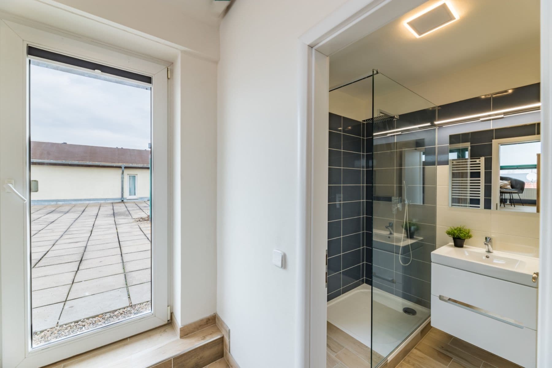 Prenájom bytu 1-izbový 50 m², V Kapslovně, Praha, Praha Prenájom bytu 1-izbový 50 m², V Kapslovně, Praha, Praha