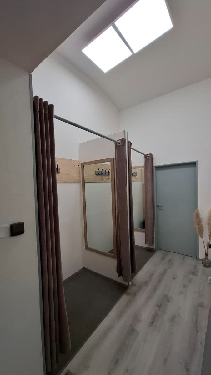 Prenájom nebytového priestoru 90 m², Korunní, Praha, Praha Prenájom nebytového priestoru 90 m², Korunní, Praha, Praha