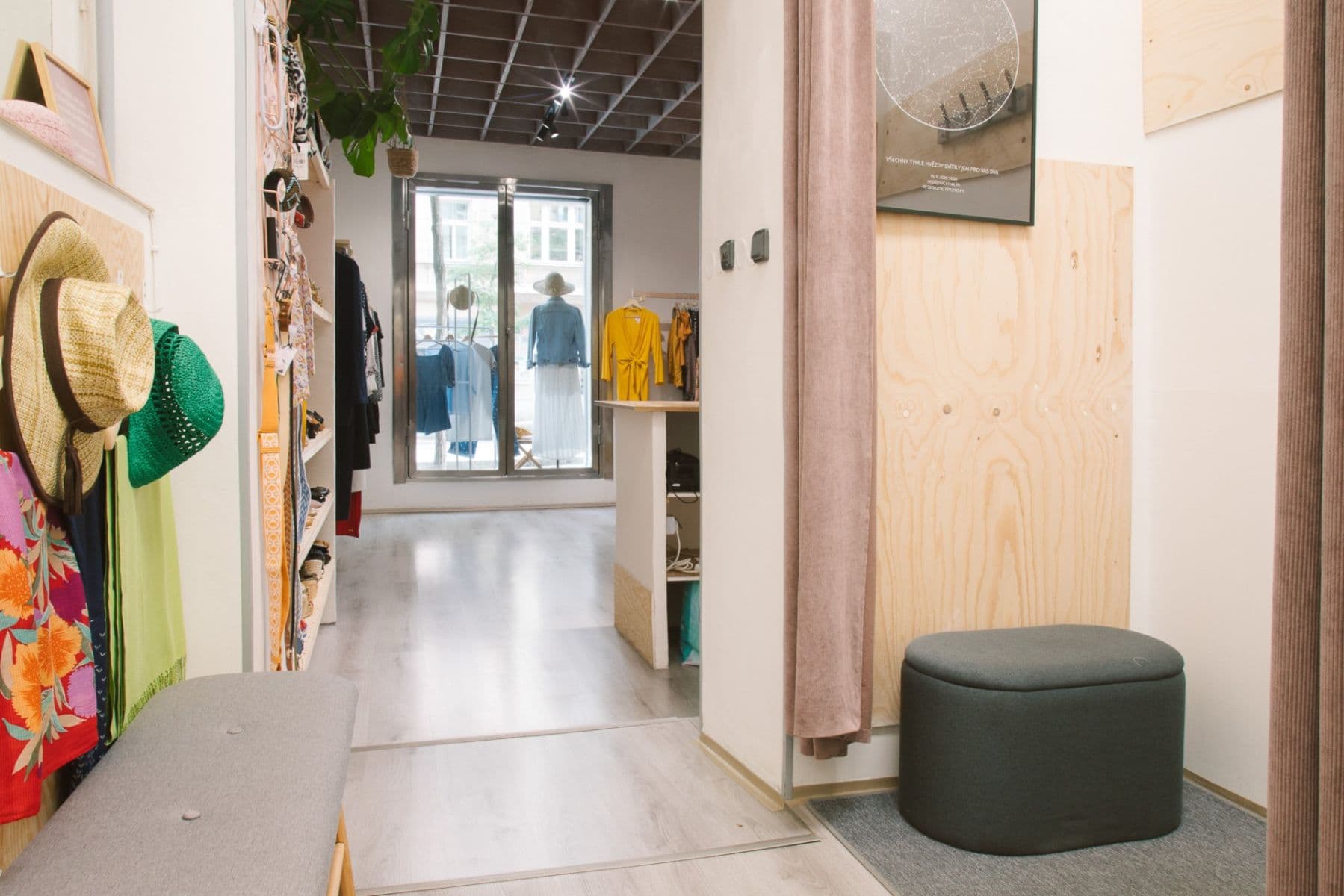 Prenájom nebytového priestoru 90 m², Korunní, Praha, Praha Prenájom nebytového priestoru 90 m², Korunní, Praha, Praha