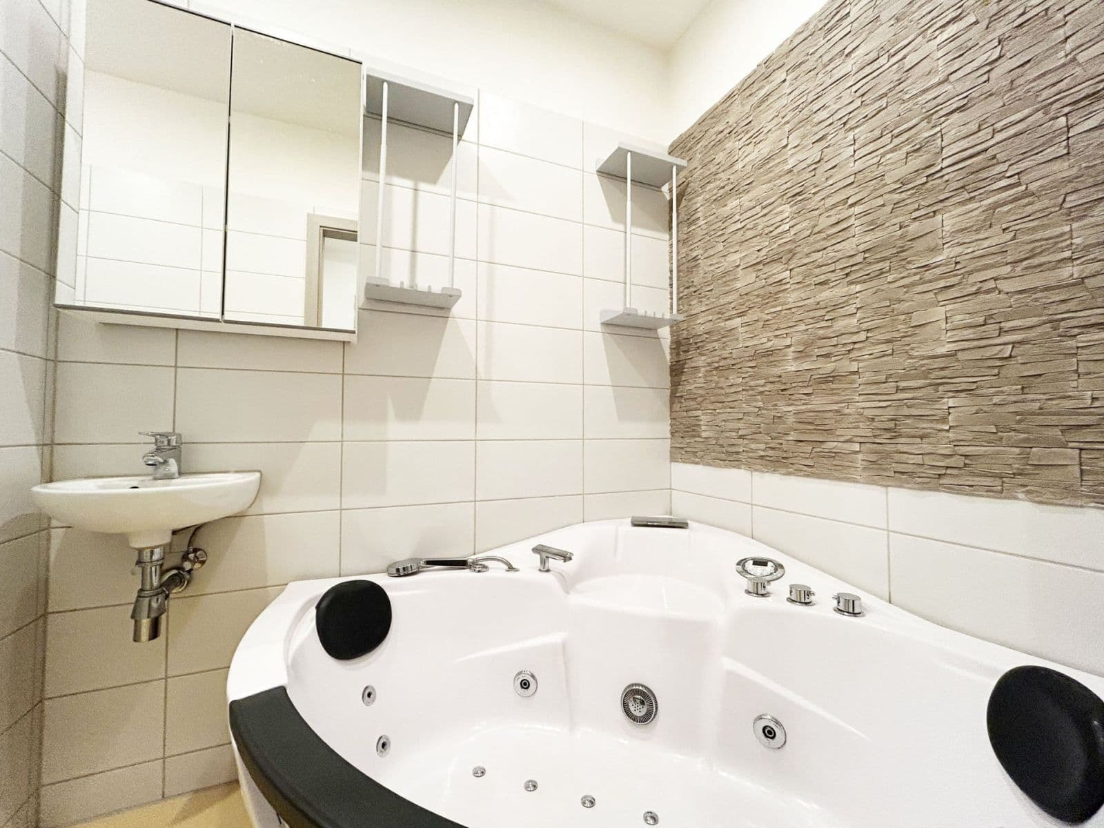 Prenájom bytu 2-izbový 54 m², Poděbradská, Praha, Praha Prenájom bytu 2-izbový 54 m², Poděbradská, Praha, Praha