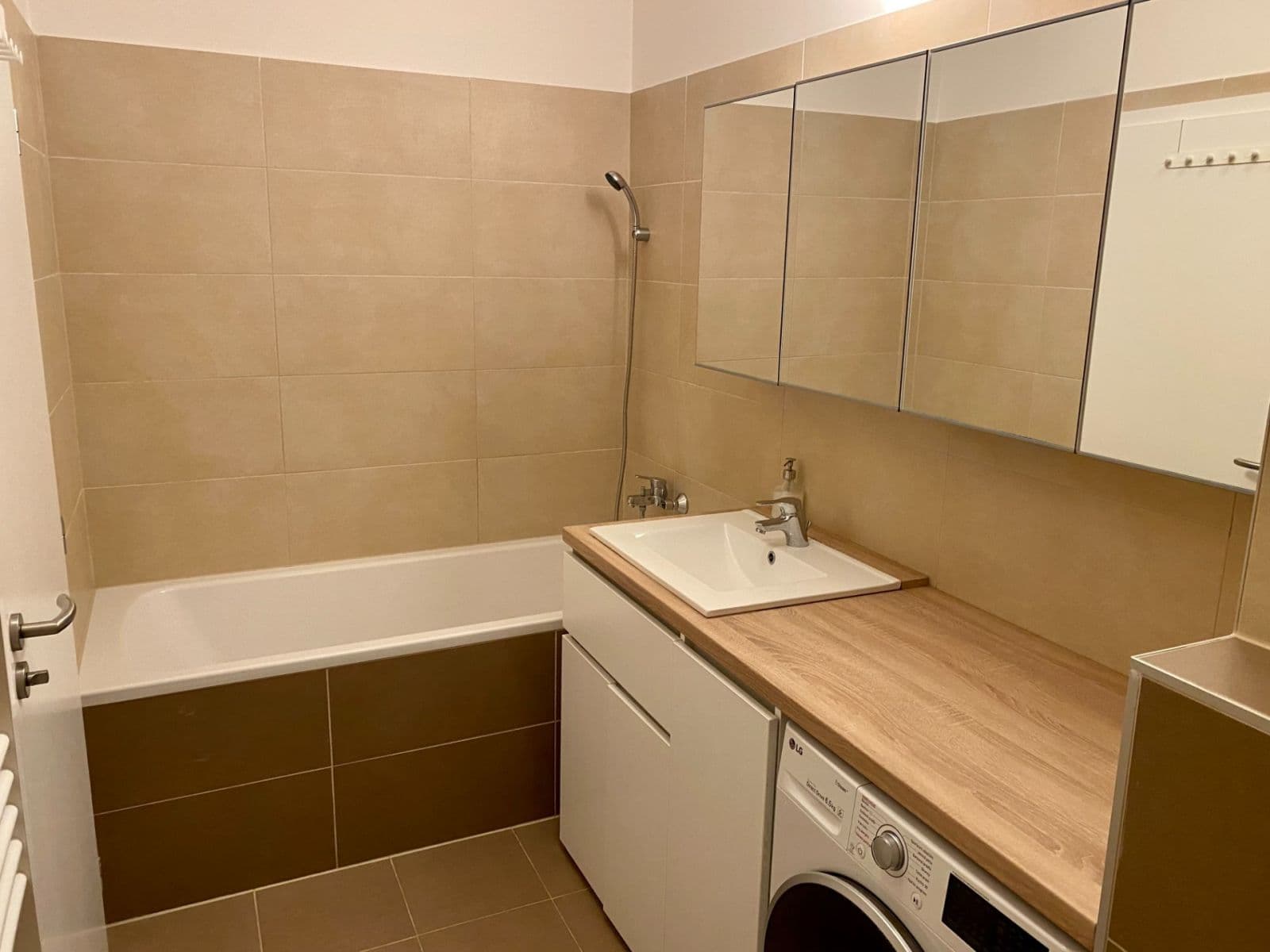 Predaj bytu 2-izbový 60 m², Béžová, Petržalka, Bratislavský kraj Predaj bytu 2-izbový 60 m², Béžová, Petržalka, Bratislavský kraj