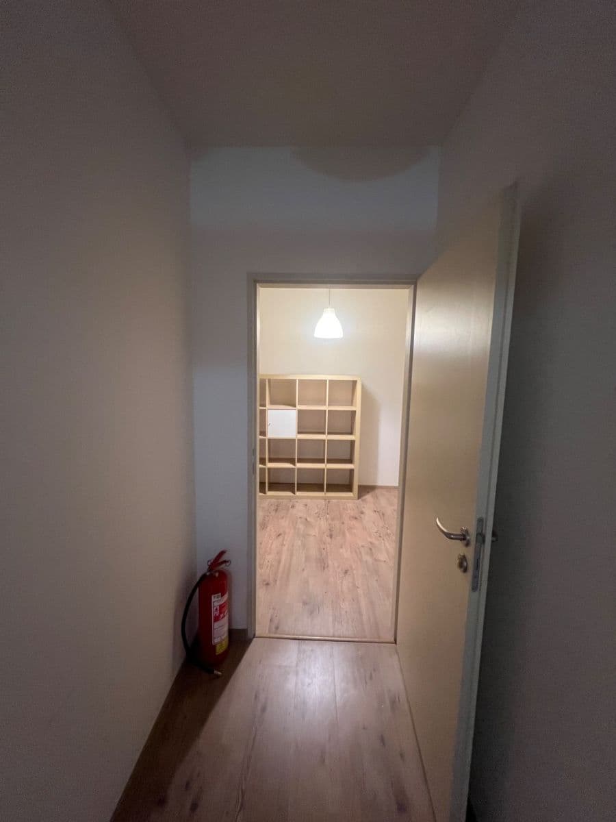 Prenájom nebytového priestoru 12 m², Malešická, Praha, Praha Prenájom nebytového priestoru 12 m², Malešická, Praha, Praha