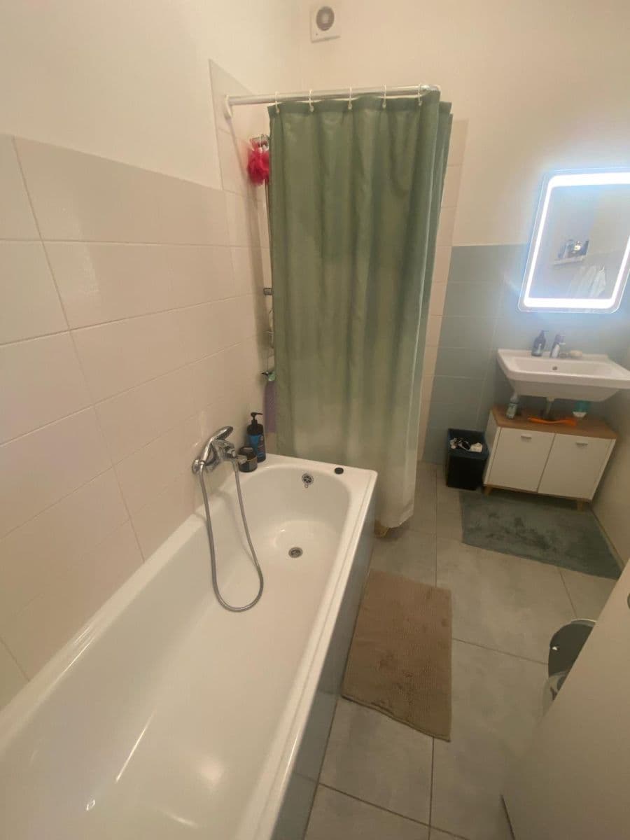 Prenájom bytu 1-izbový 75 m², Pod Hájem, Praha, Praha Prenájom bytu 1-izbový 75 m², Pod Hájem, Praha, Praha