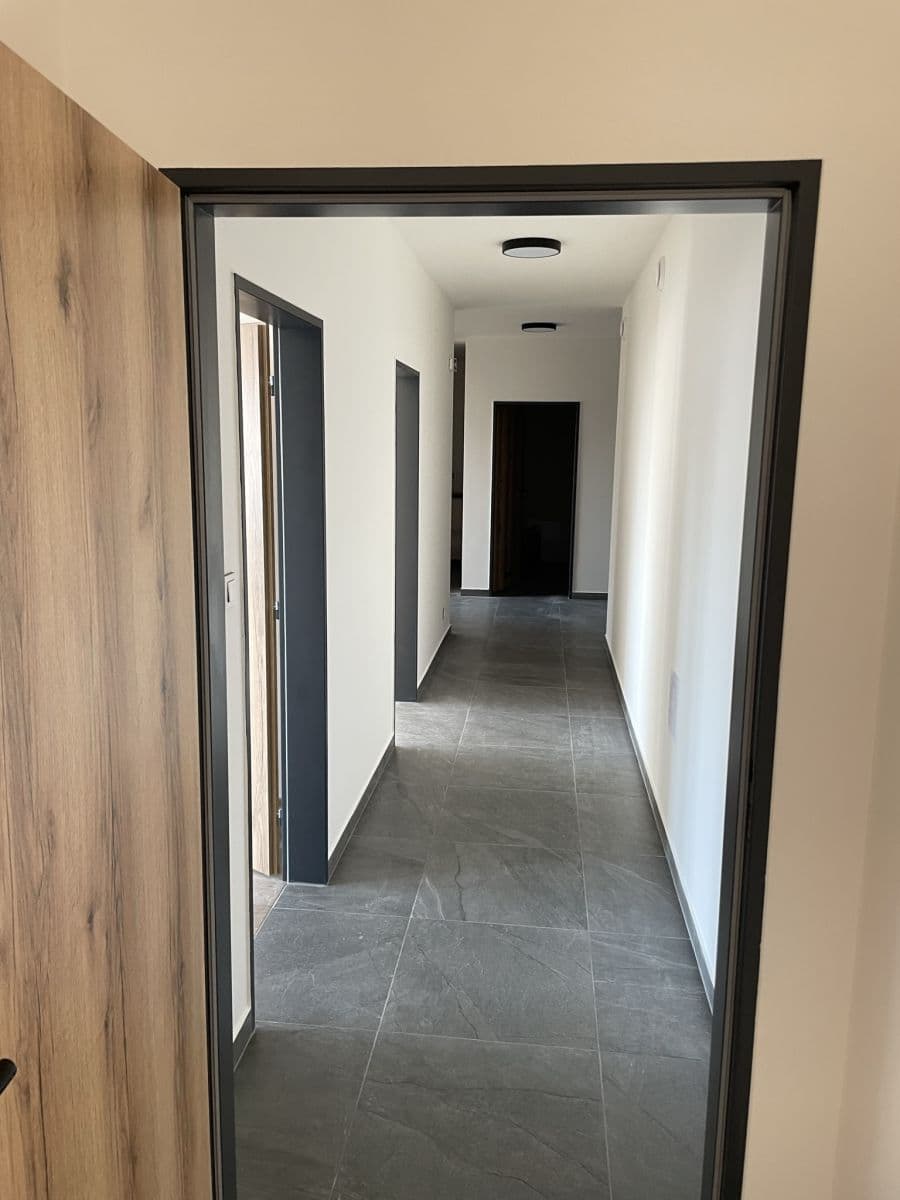 Prenájom nebytového priestoru 1.890 m², Hlavní, Herink, Středočeský kraj Prenájom nebytového priestoru 1.890 m², Hlavní, Herink, Středočeský kraj