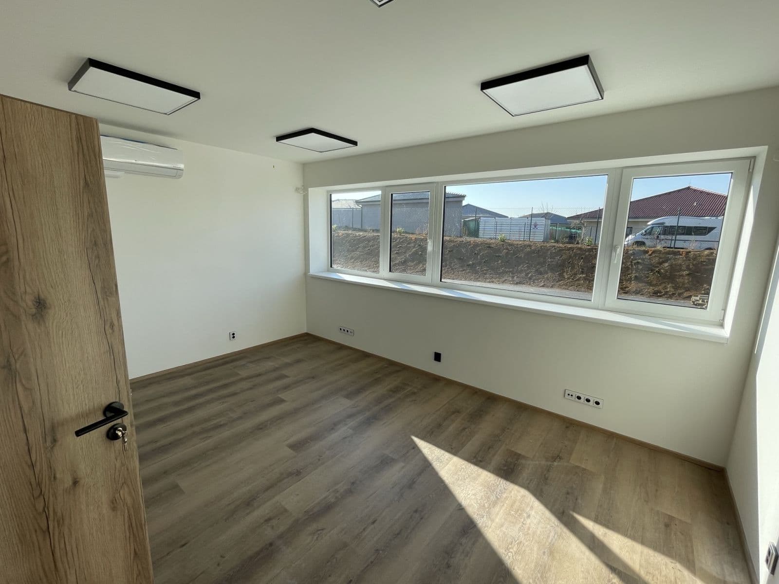 Prenájom nebytového priestoru 1.890 m², Hlavní, Herink, Středočeský kraj Prenájom nebytového priestoru 1.890 m², Hlavní, Herink, Středočeský kraj