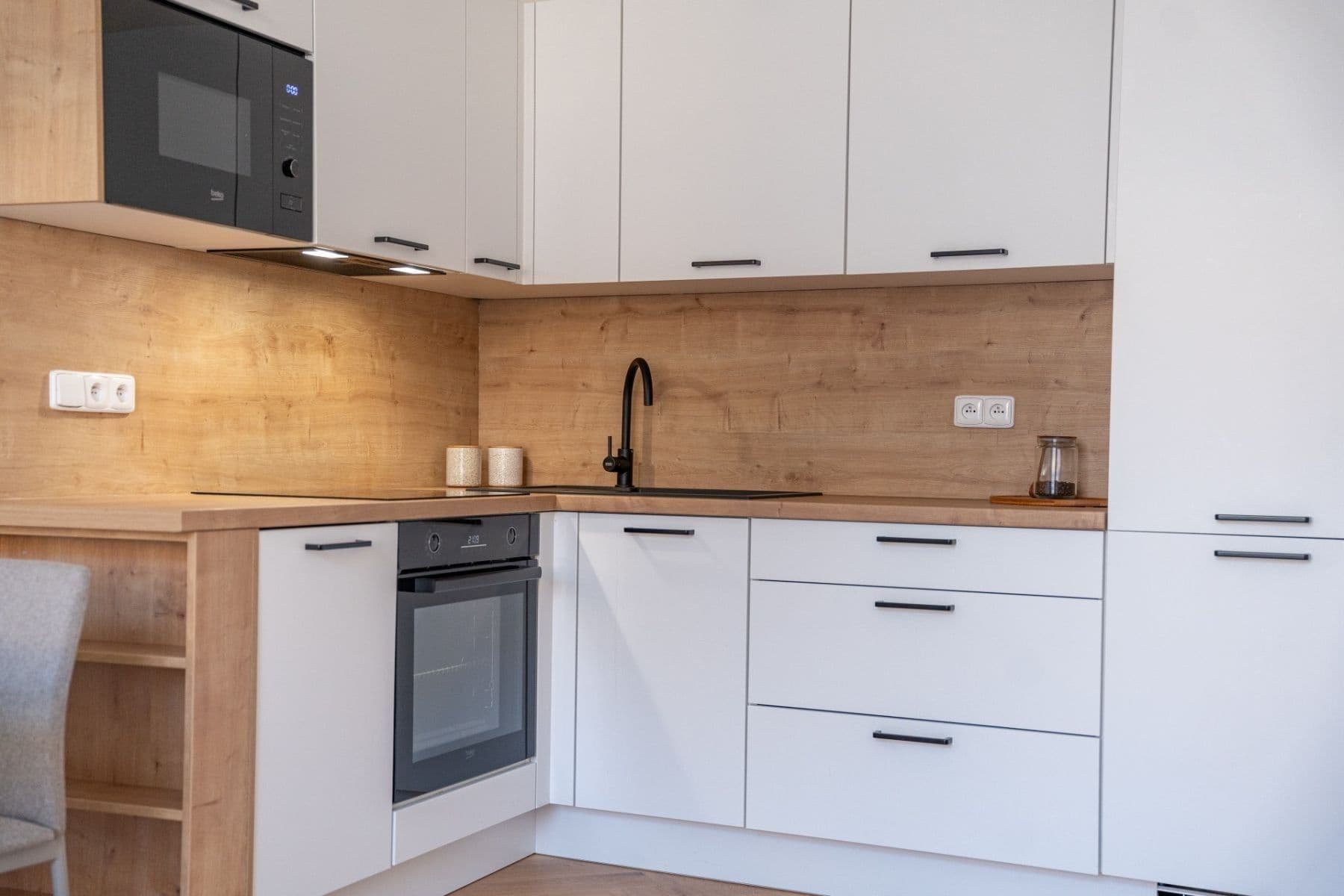 Prenájom bytu 2-izbový 50 m², Jaromírova, Praha, Praha Prenájom bytu 2-izbový 50 m², Jaromírova, Praha, Praha