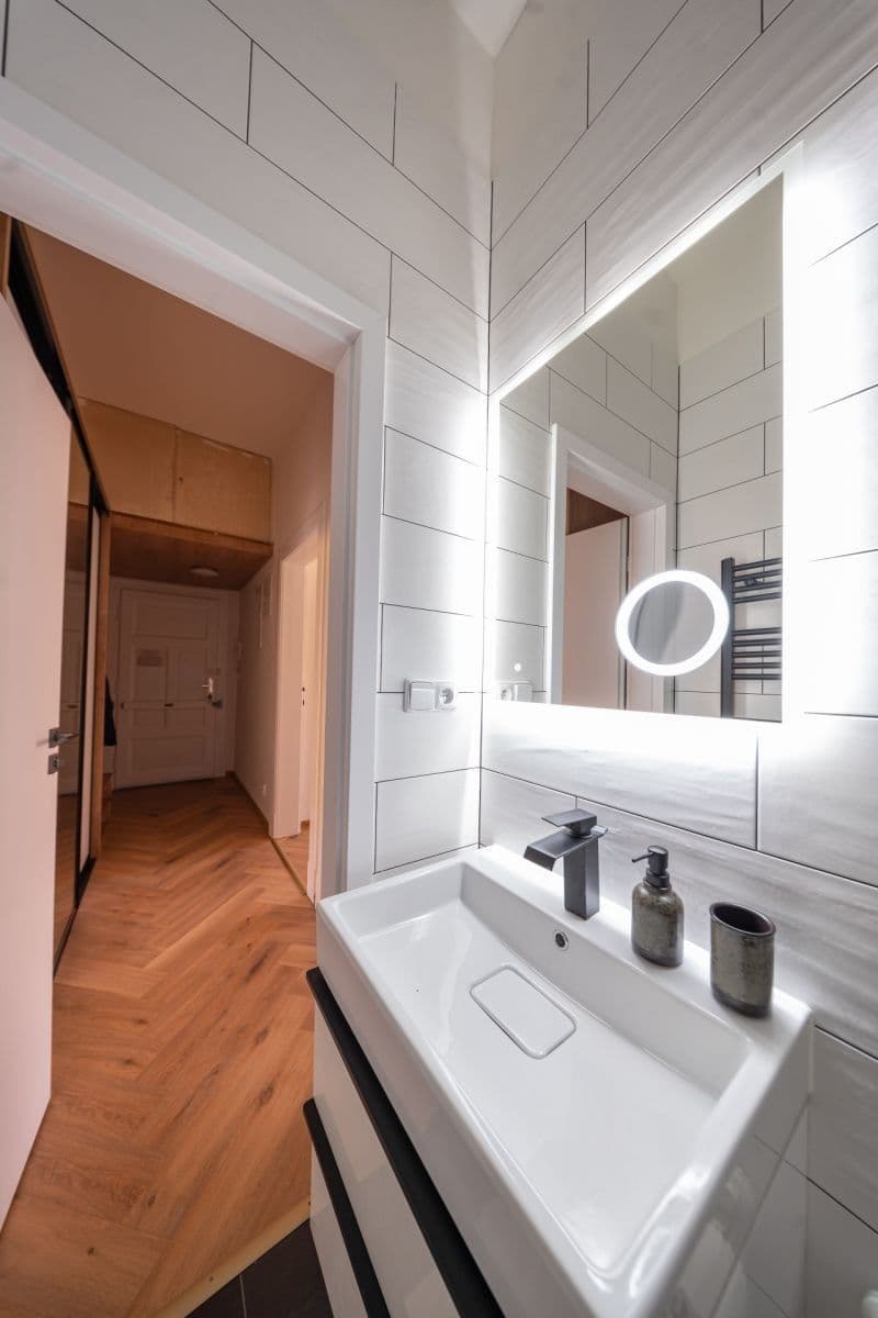 Prenájom bytu 2-izbový 50 m², Jaromírova, Praha, Praha Prenájom bytu 2-izbový 50 m², Jaromírova, Praha, Praha
