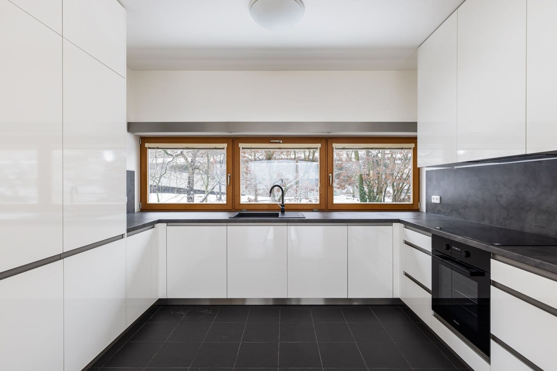 Prenájom bytu 3-izbový 95 m², Na Bučance, Praha, Praha Prenájom bytu 3-izbový 95 m², Na Bučance, Praha, Praha