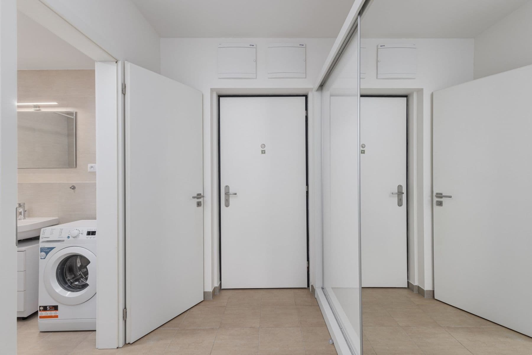 Prenájom bytu 1-izbový 40 m², Olgy Havlové, Praha, Praha Prenájom bytu 1-izbový 40 m², Olgy Havlové, Praha, Praha