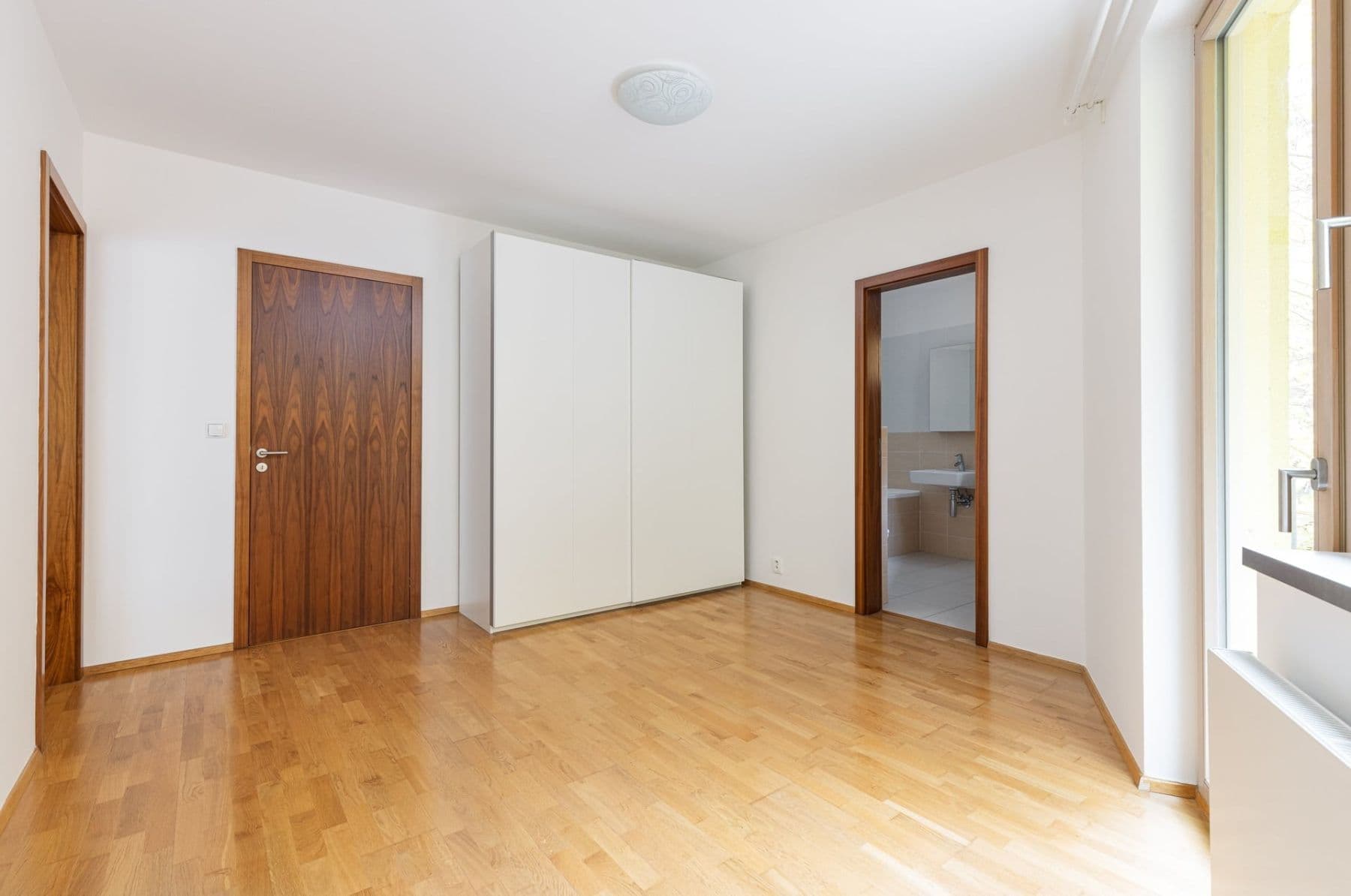 Prenájom bytu 4-izbový 117 m², Jeseniova, Praha, Praha Prenájom bytu 4-izbový 117 m², Jeseniova, Praha, Praha