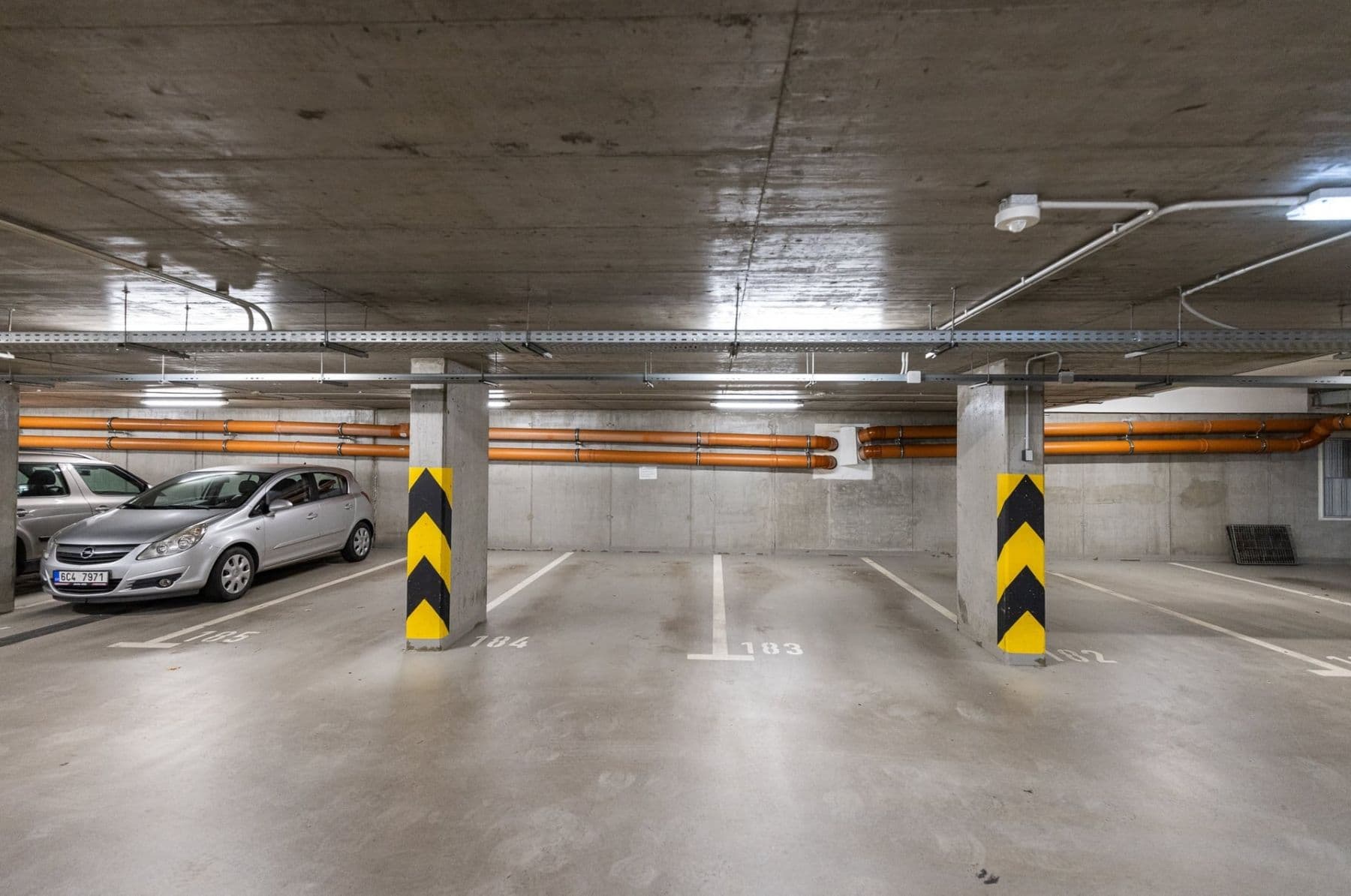 Prenájom bytu 4-izbový 117 m², Jeseniova, Praha, Praha Prenájom bytu 4-izbový 117 m², Jeseniova, Praha, Praha