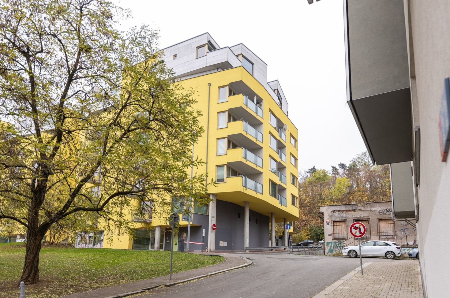 Prenájom bytu 4-izbový 117 m², Jeseniova, Praha, Praha Prenájom bytu 4-izbový 117 m², Jeseniova, Praha, Praha