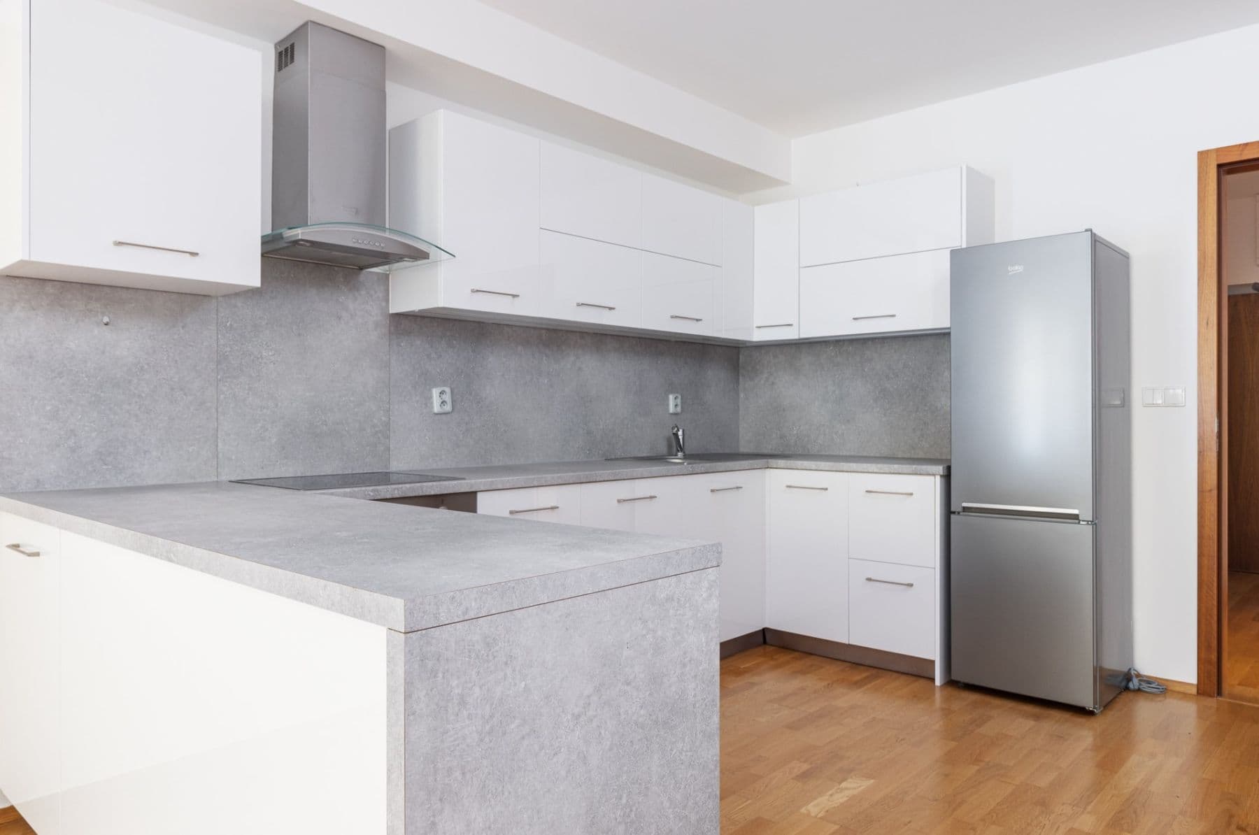 Prenájom bytu 4-izbový 117 m², Jeseniova, Praha, Praha Prenájom bytu 4-izbový 117 m², Jeseniova, Praha, Praha