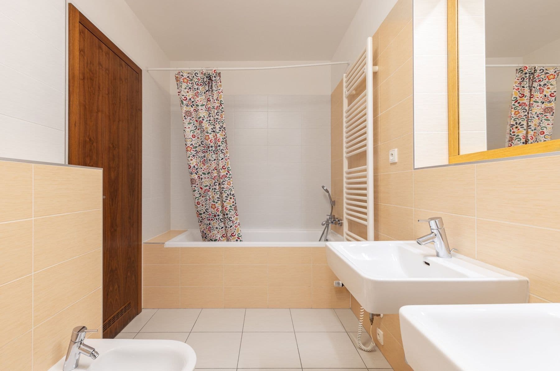 Prenájom bytu 4-izbový 117 m², Jeseniova, Praha, Praha Prenájom bytu 4-izbový 117 m², Jeseniova, Praha, Praha