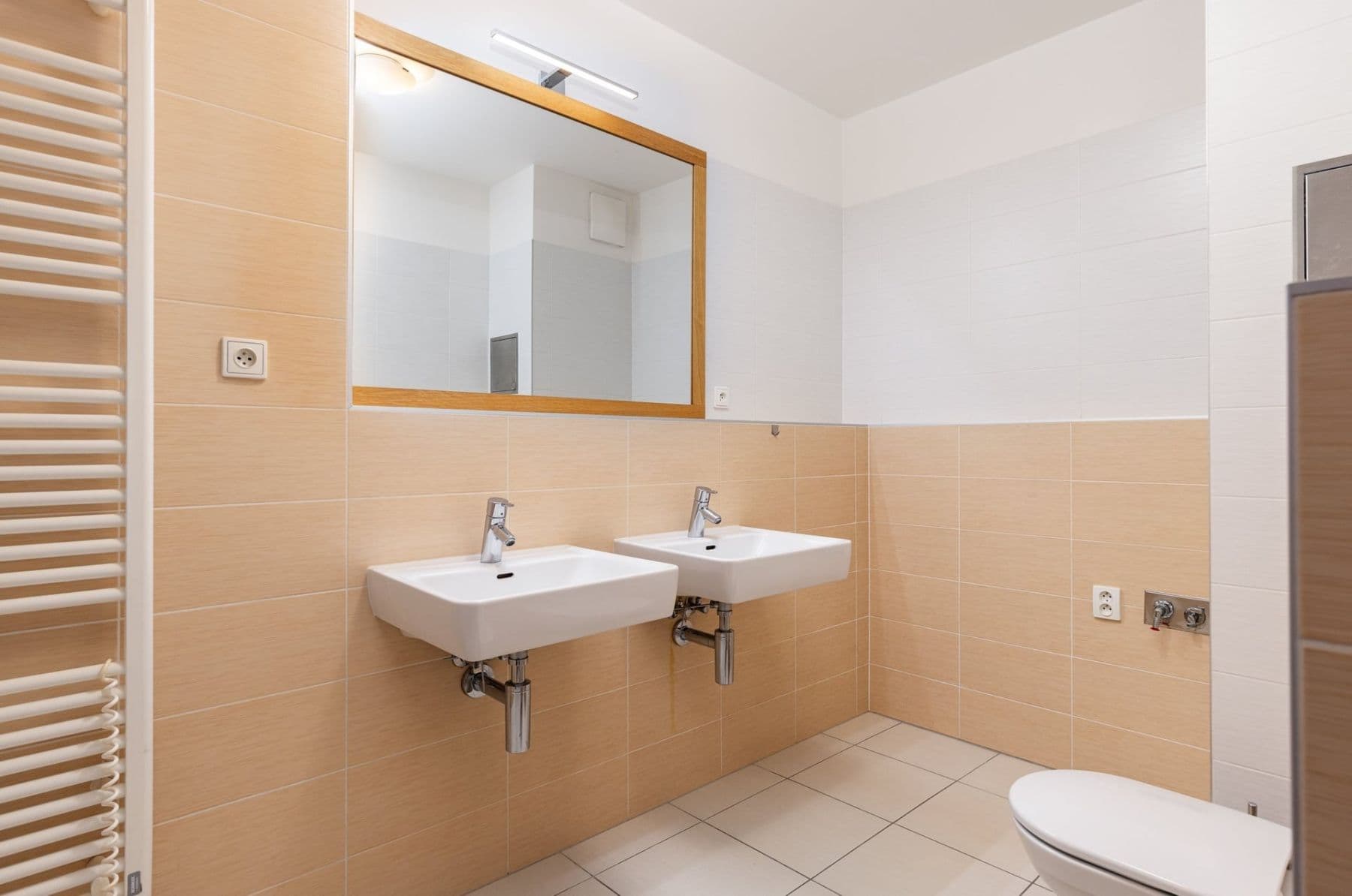 Prenájom bytu 4-izbový 117 m², Jeseniova, Praha, Praha Prenájom bytu 4-izbový 117 m², Jeseniova, Praha, Praha