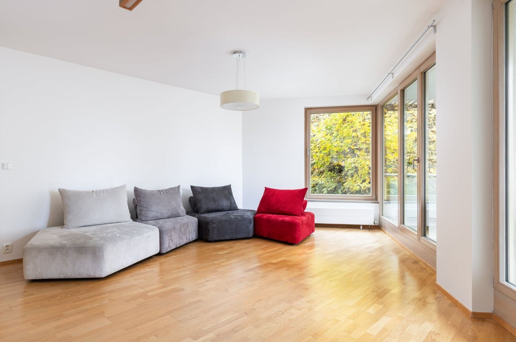 Prenájom bytu 4-izbový 117 m², Jeseniova, Praha, Praha Prenájom bytu 4-izbový 117 m², Jeseniova, Praha, Praha