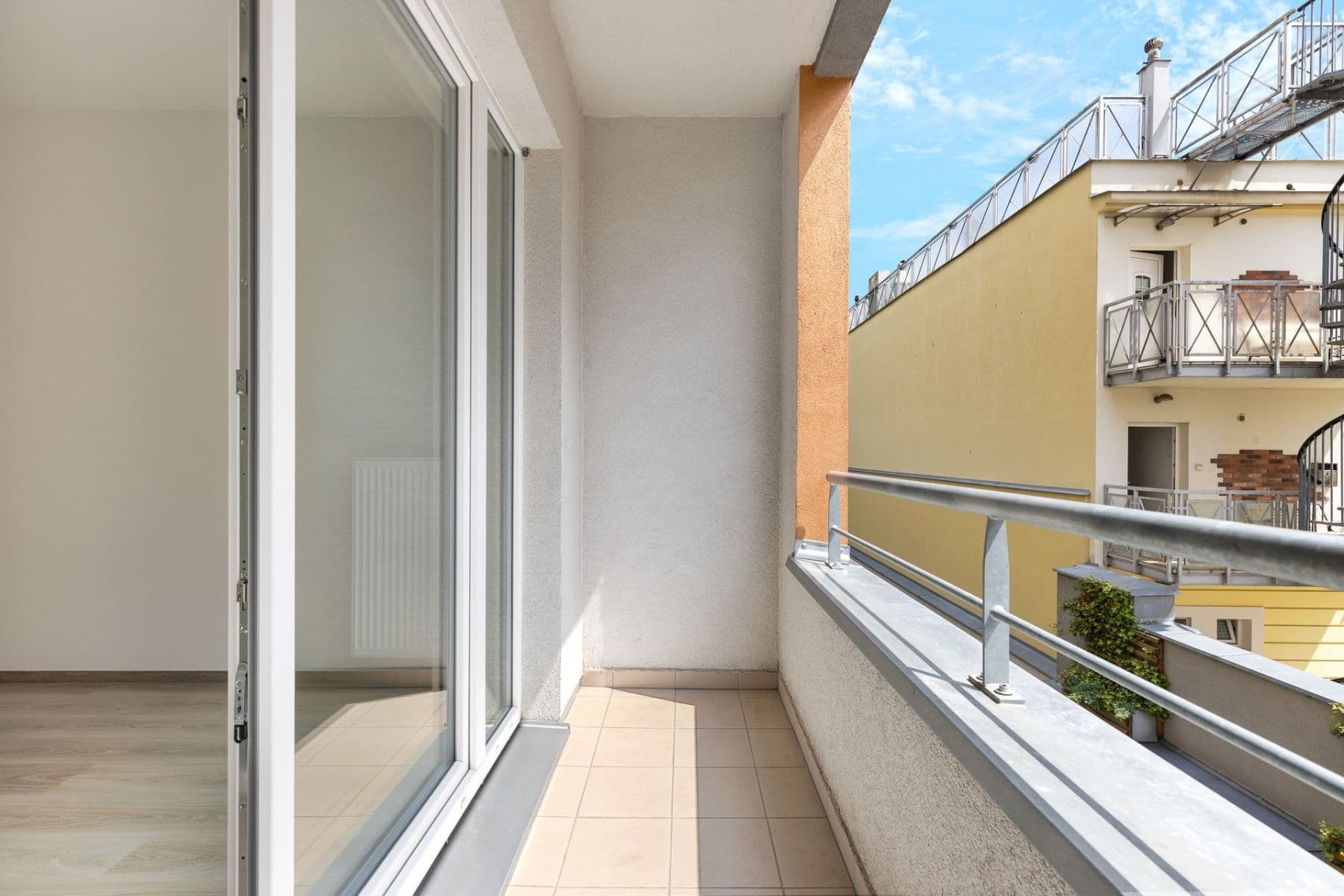 Prenájom bytu 1-izbový 30 m², Petrohradská, Praha, Praha Prenájom bytu 1-izbový 30 m², Petrohradská, Praha, Praha