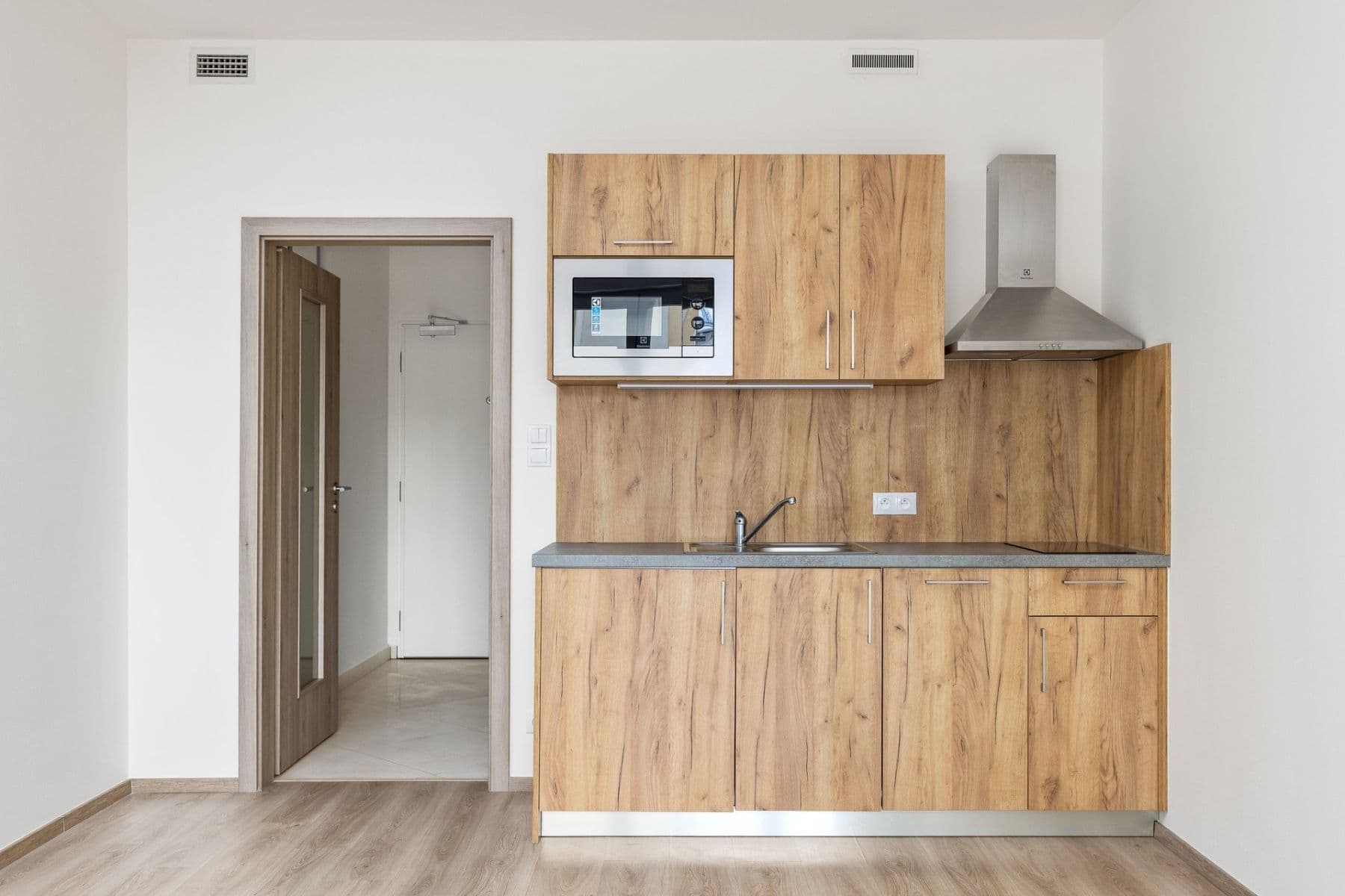 Prenájom bytu 1-izbový 30 m², Petrohradská, Praha, Praha Prenájom bytu 1-izbový 30 m², Petrohradská, Praha, Praha
